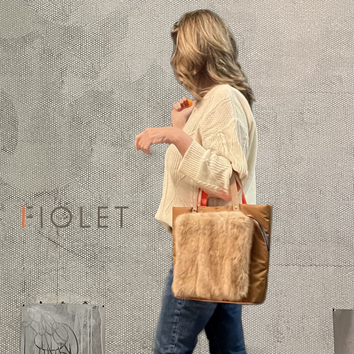 Vénus  Tote bag  CARAMEL design avec une  poche en fourrure de vison recyclée