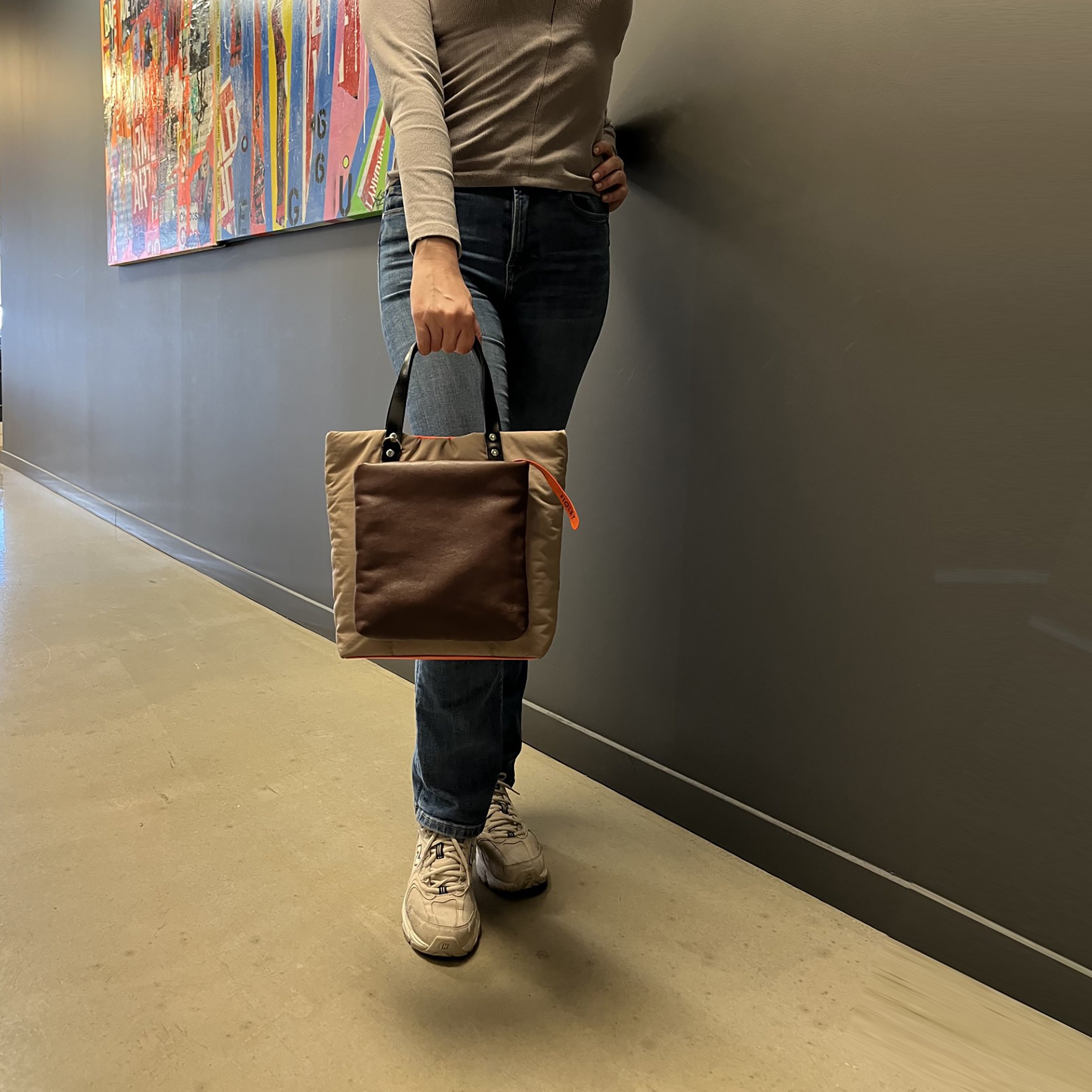 Stromboli Tote bag design en toile recyclée beige sable avec poche en cuir marron